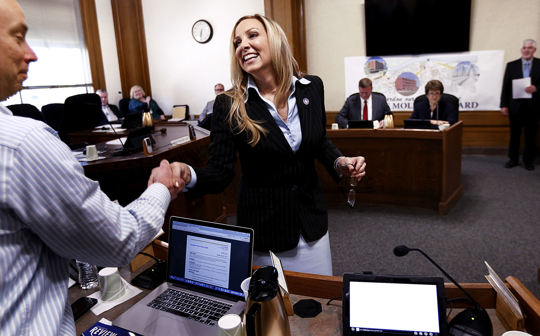 MOLINE SEATS NEW MAYOR